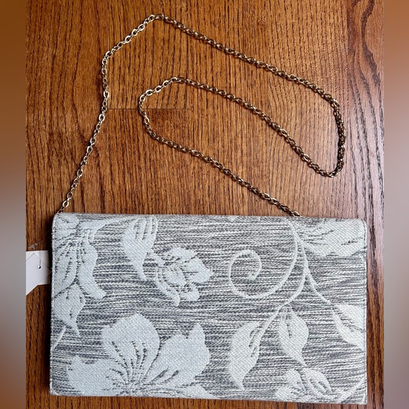 New Light Gray and White Floral Clutch/Purse/Wallet - Picture 4 of 7